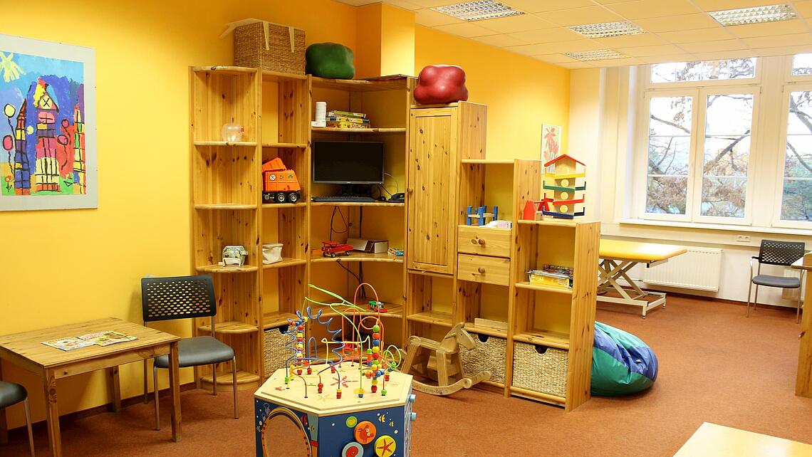 der Wartebereich des Kinderversorungszentrums Odelino der extra eingerichtete Bereich, in dem die Kinder auf Ihre Versorgung bzw. Termine warten