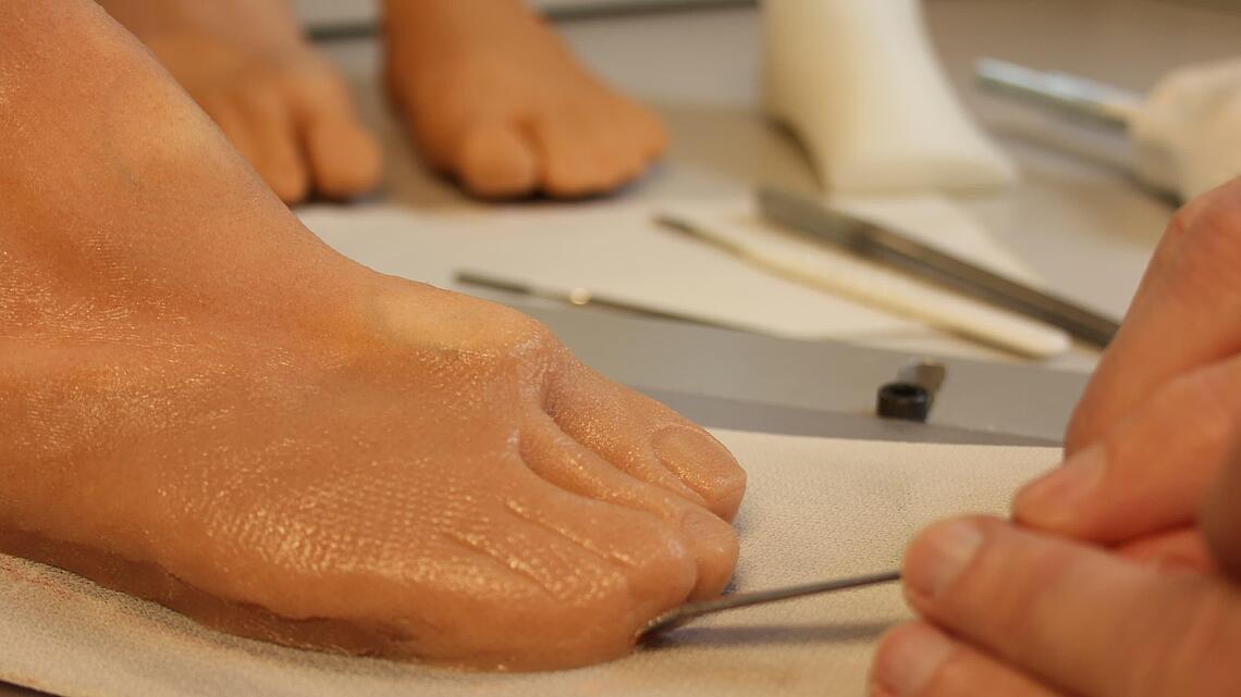 Modellierung einer Fußprothese Modellierung einer Fußprothese mit Spatel