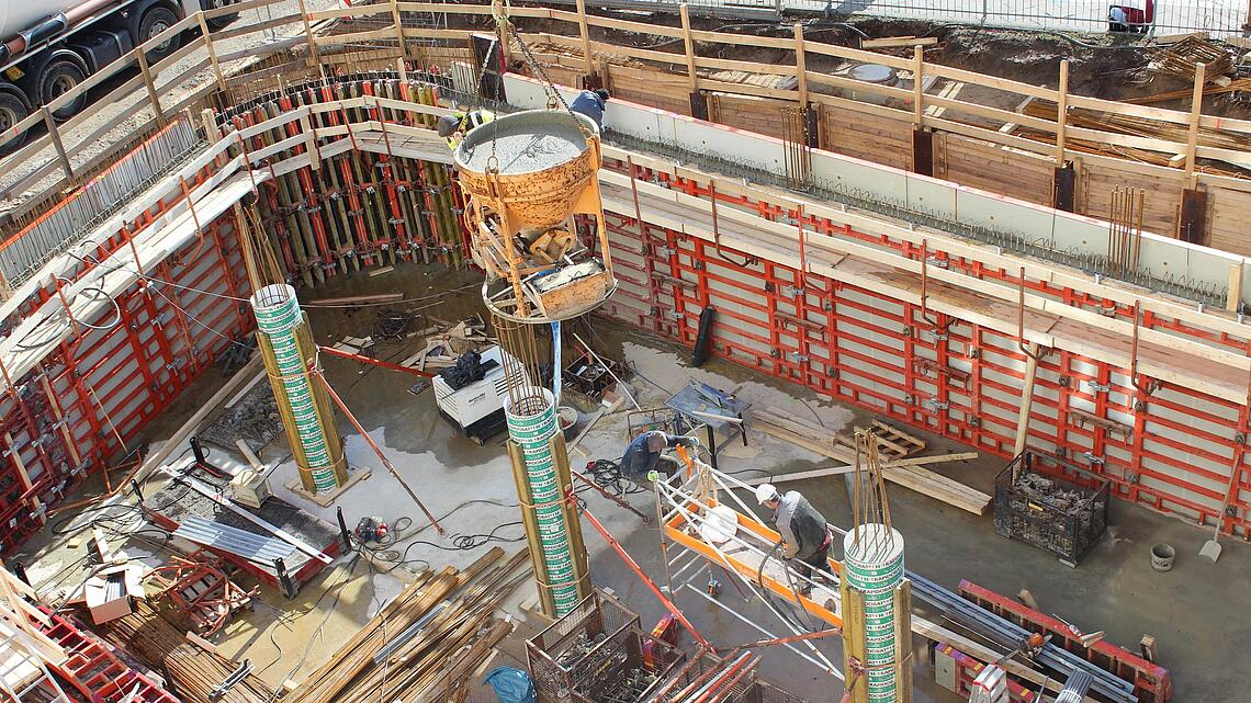 Errichtung Betonkeller Bauarbeiten zur Errichtung des Betonkellers
