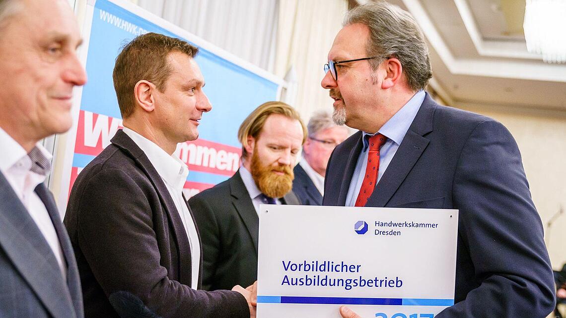 Auszeichnung 2017 zum vorbildlichen Ausbildungsbetrieb, ©2018 André Wirsig Auszeichnung 2017 zum vorbildlichen Ausbildungsbetrieb von der Handwerkskammer Dresden