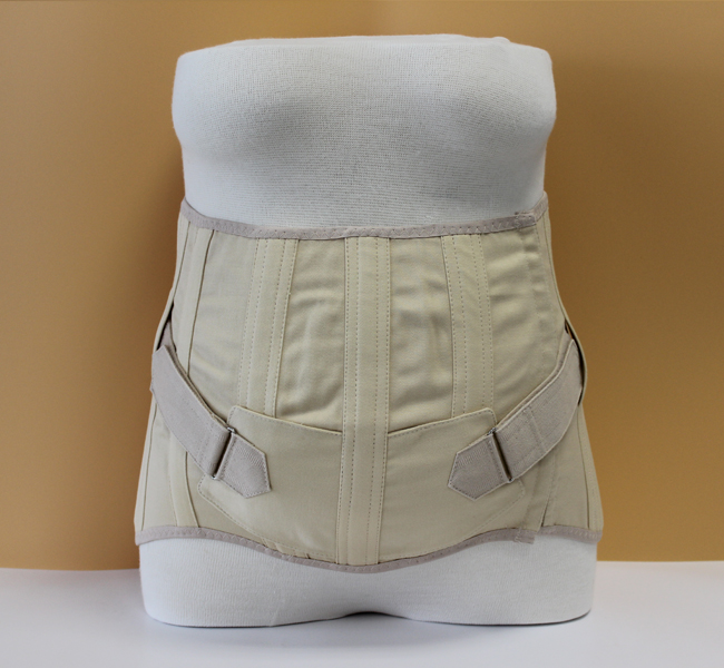 Vorderansicht einer Leibbinde mit Leibheber Vorderansicht einer Leibbinde mit Leibheber zur Korrektur des Körperschwerpunktes