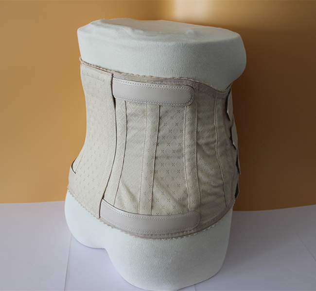 Seitenansicht eines Überbrückungsmieders Seitenansicht eines Überbrückungsmieders zur Fixierung des Rumpfes durch eine H-Rahmenkonstruktion